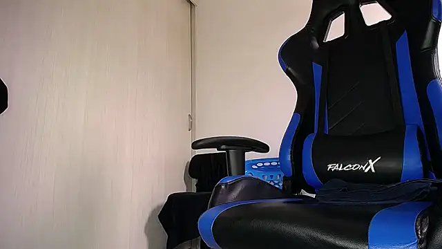 MAXJONES 2 online show from 03/29/26, 03:23