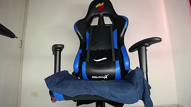 MAXJONES 2 online show from 05/10/26, 03:50