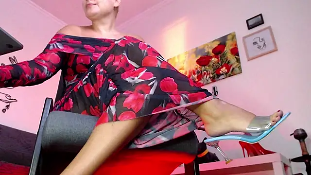 Snapshot of MadameKatrina chatting on 01/06/25, 12:35 MadameKatrina online show from 01/06/25, 12:35