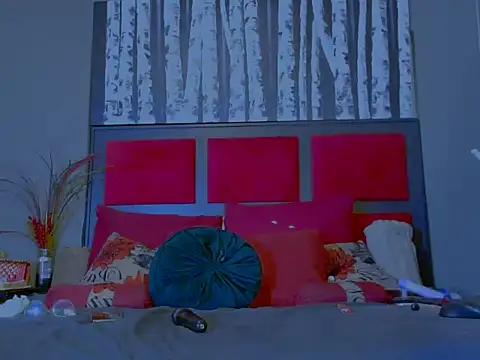 MissParis26 online show from 10/13/25, 09:04