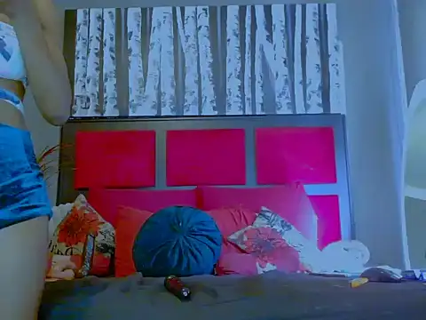 MissParis26 online show from 10/25/25, 02:13