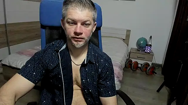 Snapshot of RobbyShawz chatting on 02/17/26, 04:42 RobbyShawz online show from 02/17/26, 04:42