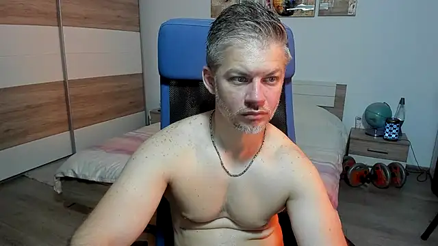 Snapshot of RobbyShawz chatting on 06/04/26, 03:45 RobbyShawz online show from 06/04/26, 03:45