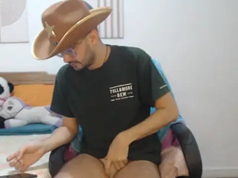 Snapshot of peterannaud chatting on 10/10/25, 11:20 peterannaud online show from 10/10/25, 11:20