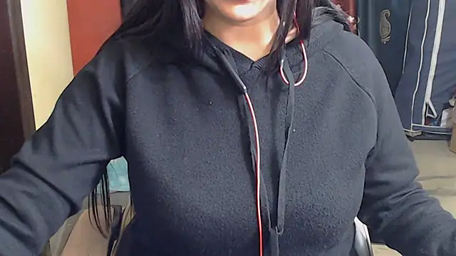 Snapshot of Naiaa-mylove chatting on 12/21/25, 10:11 Naiaa-mylove online show from 12/21/25, 10:11