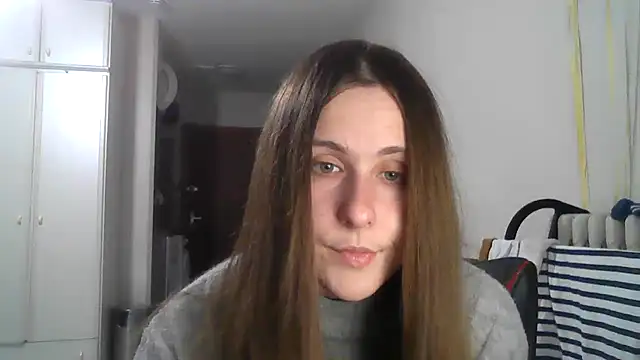 Snapshot of Emma_just chatting on 12/13/24, 04:49 Emma just online show from 12/13/24, 04:49