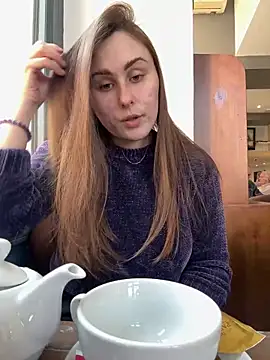 Snapshot of Emma_just chatting on 03/17/25, 11:31 Emma just online show from 03/17/25, 11:31