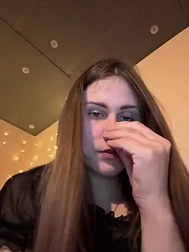Snapshot of Emma_just chatting on 03/17/25, 05:27 Emma just online show from 03/17/25, 05:27