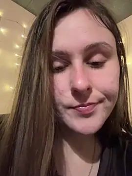 Snapshot of Emma_just chatting on 03/18/25, 10:15 Emma just online show from 03/18/25, 10:15