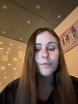 Snapshot of Emma_just chatting on 03/21/25, 07:24 Emma just online show from 03/21/25, 07:24