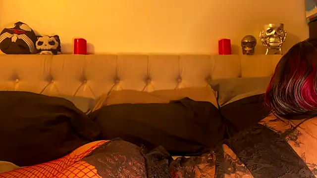 crystalxh online show from 04/15/26, 10:32