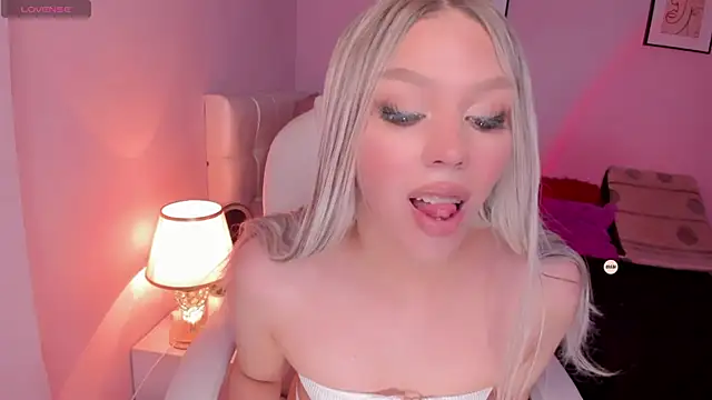 Snapshot of EvaEvangeline chatting on 01/19/25, 04:25 EvaEvangeline online show from 01/19/25, 04:25
