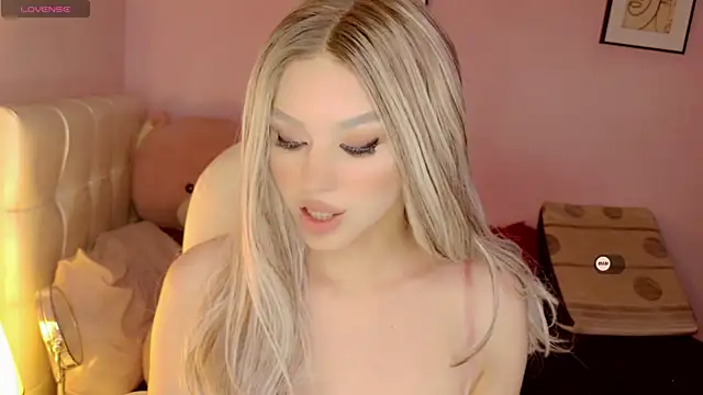 Snapshot of EvaEvangeline chatting on 03/19/25, 08:55 EvaEvangeline online show from 03/19/25, 08:55