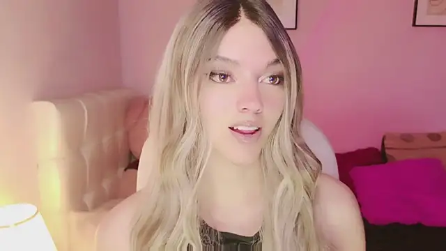 Snapshot of EvaEvangeline chatting on 12/14/25, 01:05 EvaEvangeline online show from 12/14/25, 01:05