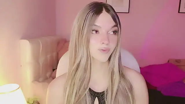 Snapshot of EvaEvangeline chatting on 12/19/25, 03:57 EvaEvangeline online show from 12/19/25, 03:57