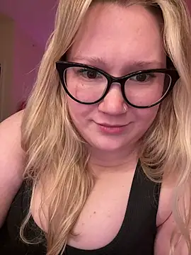 PiggyRose online show from 03/23/25, 05:00