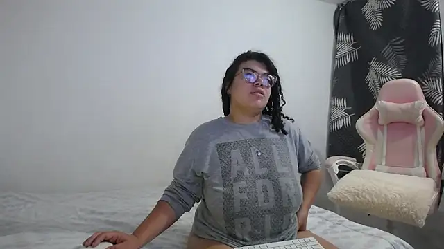 mabigomez00 online show from 10/09/25, 09:40