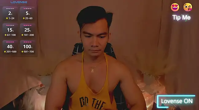 Snapshot of 000batman000 chatting on 12/06/24, 11:25 000batman000 online show from 12/06/24, 11:25