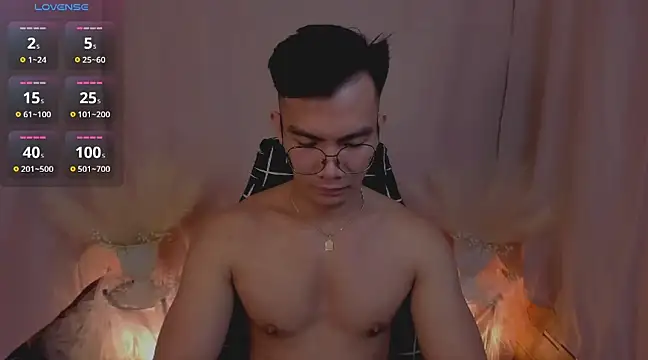 Snapshot of 000batman000 chatting on 12/11/24, 01:15 000batman000 online show from 12/11/24, 01:15