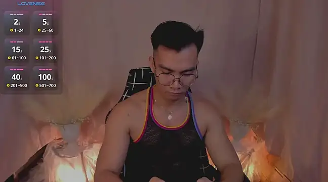 Snapshot of 000batman000 chatting on 12/11/24, 04:18 000batman000 online show from 12/11/24, 04:18