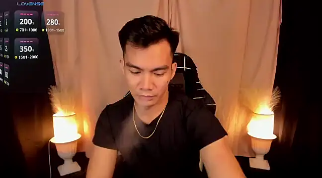 Snapshot of 000batman000 chatting on 02/05/25, 01:22 000batman000 online show from 02/05/25, 01:22