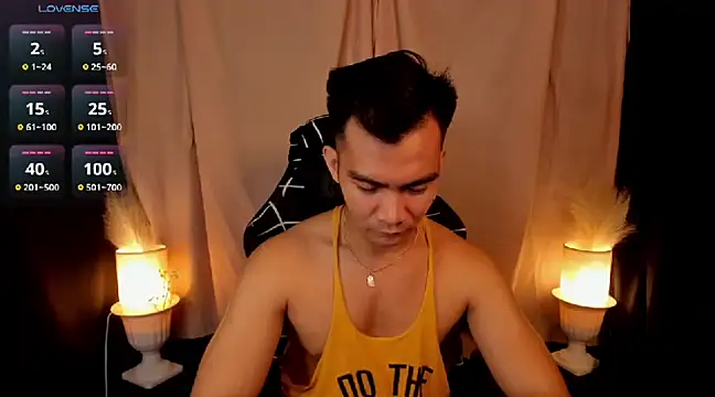 Snapshot of 000batman000 chatting on 02/19/25, 01:06 000batman000 online show from 02/19/25, 01:06