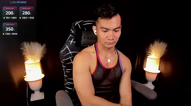 Snapshot of 000batman000 chatting on 03/17/25, 12:19 000batman000 online show from 03/17/25, 12:19