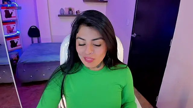 Snapshot of Catalinaa_martinez chatting on 12/30/24, 12:00 Catalinaa martinez online show from 12/30/24, 12:00