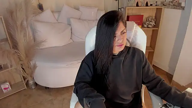 Snapshot of Catalinaa_martinez chatting on 01/08/25, 05:27 Catalinaa martinez online show from 01/08/25, 05:27