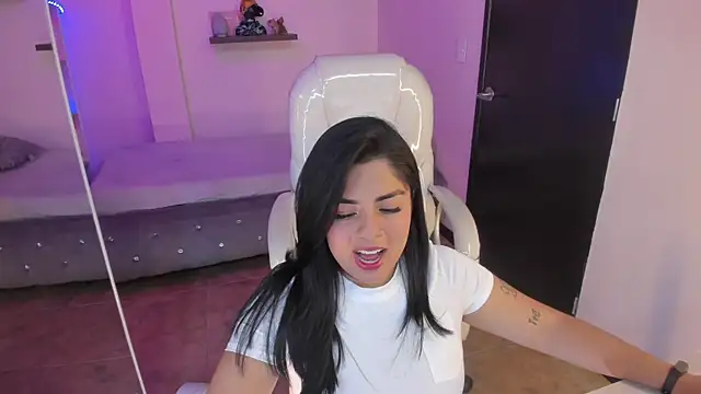 Snapshot of Catalinaa_martinez chatting on 01/20/25, 08:50 Catalinaa martinez online show from 01/20/25, 08:50