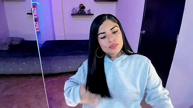 Snapshot of Catalinaa_martinez chatting on 03/02/25, 01:47 Catalinaa martinez online show from 03/02/25, 01:47