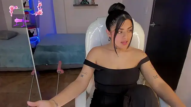 Snapshot of Catalinaa_martinez chatting on 03/09/25, 12:42 Catalinaa martinez online show from 03/09/25, 12:42