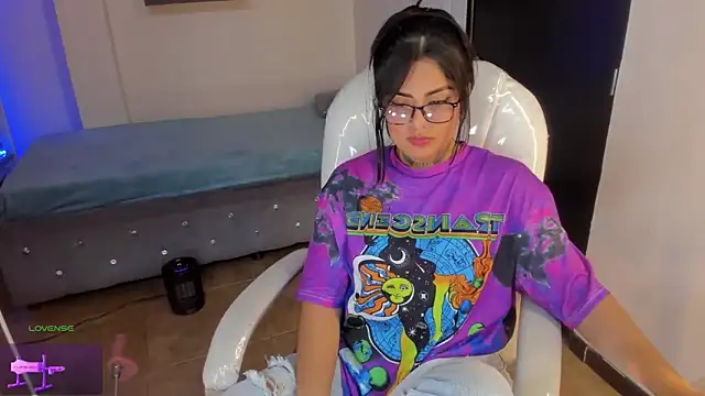 Snapshot of Catalinaa_martinez chatting on 03/21/25, 11:12 Catalinaa martinez online show from 03/21/25, 11:12