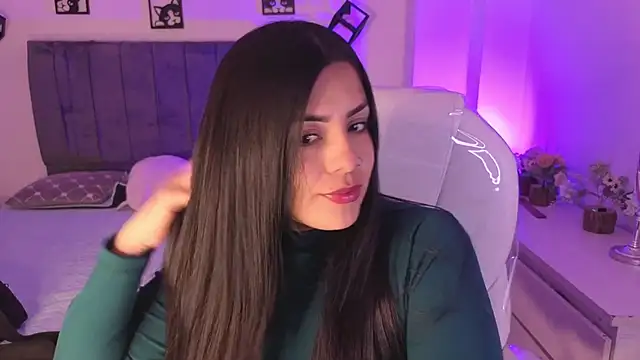 Snapshot of Catalinaa_martinez chatting on 10/17/25, 02:48 Catalinaa martinez online show from 10/17/25, 02:48