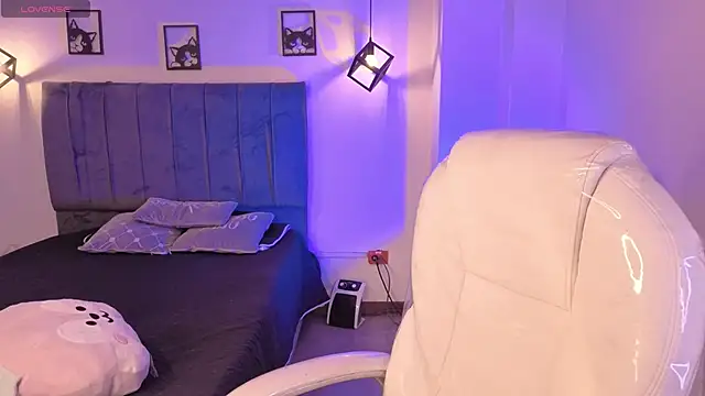 Snapshot of Catalinaa_martinez chatting on 10/30/25, 03:30 Catalinaa martinez online show from 10/30/25, 03:30