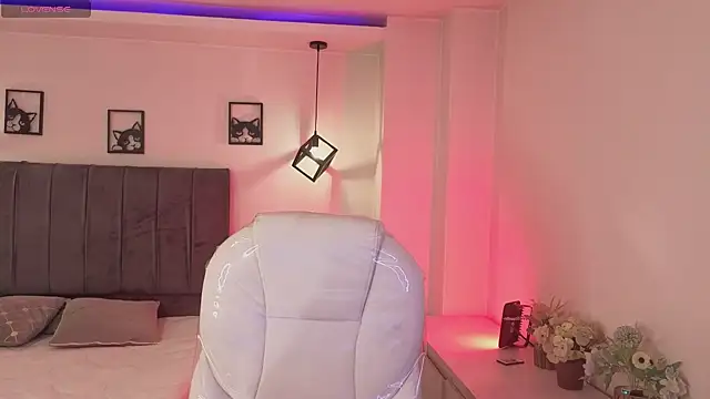 Snapshot of Catalinaa_martinez chatting on 11/19/25, 03:17 Catalinaa martinez online show from 11/19/25, 03:17