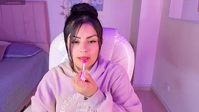 Snapshot of Catalinaa_martinez chatting on 11/23/25, 10:09 Catalinaa martinez online show from 11/23/25, 10:09