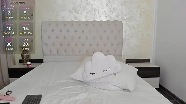 Snapshot of BiancaCruzzz chatting on 12/16/25, 05:51 BiancaCruzzz online show from 12/16/25, 05:51