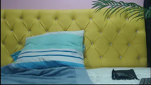 Snapshot of oso_dirty_ chatting on 12/15/24, 05:42 oso dirty  online show from 12/15/24, 05:42