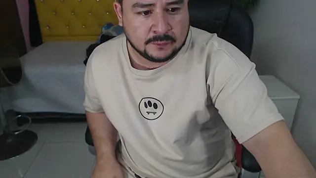 Snapshot of oso_dirty_ chatting on 02/20/25, 05:40 oso dirty  online show from 02/20/25, 05:40