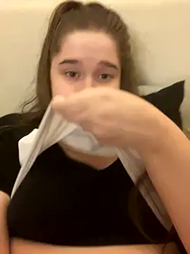 Snapshot of HornyGirlH chatting on 09/10/25, 11:27 HornyGirlH online show from 09/10/25, 11:27