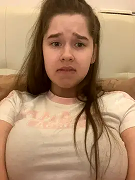 Snapshot of HornyGirlH chatting on 10/03/25, 10:18 HornyGirlH online show from 10/03/25, 10:18