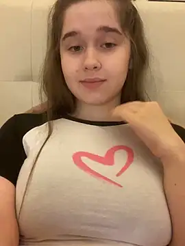 Snapshot of HornyGirlH chatting on 10/16/25, 11:17 HornyGirlH online show from 10/16/25, 11:17