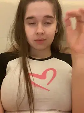 Snapshot of HornyGirlH chatting on 10/17/25, 11:40 HornyGirlH online show from 10/17/25, 11:40