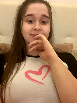 Snapshot of HornyGirlH chatting on 10/21/25, 10:10 HornyGirlH online show from 10/21/25, 10:10