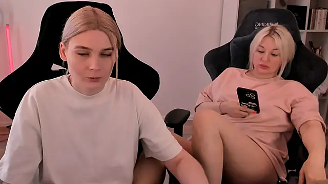 hotblonds online show from 03/08/25, 10:00