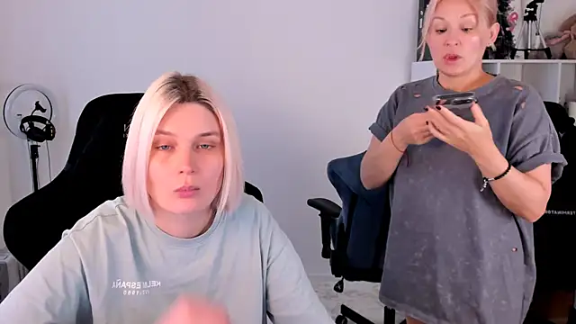 hotblonds online show from 11/17/25, 10:10