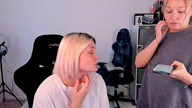 hotblonds online show from 12/22/25, 11:29