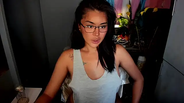 QuiinMollyXxX online show from 03/07/26, 04:42