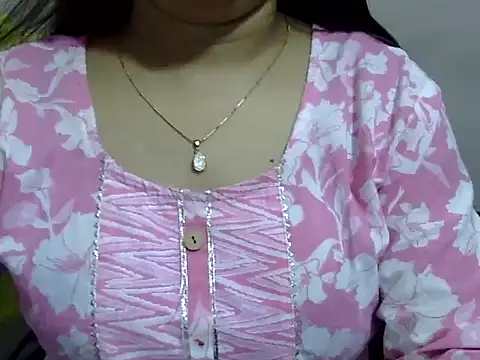 Snapshot of mahira_999 chatting on 10/01/25, 05:24 mahira 999 online show from 10/01/25, 05:24